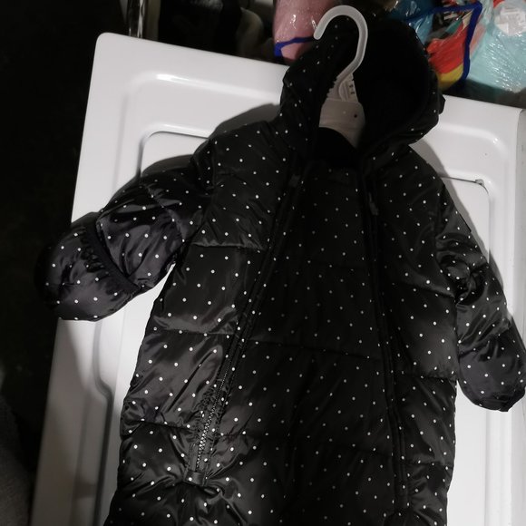 Gap Baby 100% Recycled Polyester ColdControl Max Puffer OnePiece - True Black - Picture 2 of 6